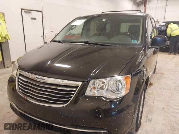2015 Chrysler Town & Country Touring with VIN 2C4RC1BG6FR577855, listed as a IAAI auction lot 42187369 with 190,883 mi miles and . Bid and sale history available at carsss.com. Image 6.