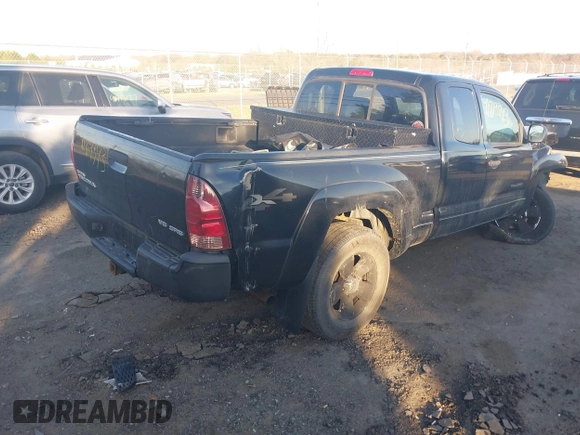 2008 Toyota Tacoma with VIN 5TEUU42N38Z469990, listed as a IAAI auction lot 41819343 with 230,056 mi miles and . Bid and sale history available at carsss.com. Image 4.