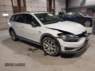 2019 Volkswagen Golf S z VIN 3VWH17AU6KM520629, wystawiony jako IAAI lot #41119875 z przebiegiem 121 462 mil mil oraz . Historia ofert i sprzedaży dostępna na DreamBid. Obrazek 1.