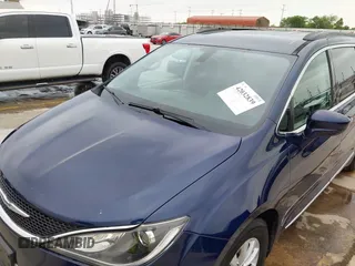 2017 Chrysler Pacifica Touring L with VIN 2C4RC1BG2HR526422, listed as a IAAI auction lot 42032839 with 180,710 mi miles and . Bid and sale history available at DreamBid. Image 6.