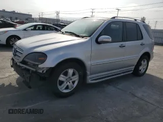 2005 Mercedes-Benz M 350 with VIN 4JGAB57E45A534645, listed as a Copart auction lot 60901825 with 137,879 mi miles and Salvage title. Bid and sale history available at DreamBid. Image 1.