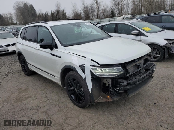 2022 Volkswagen Tiguan SE R-Line Black z VIN 3VV8B7AX4NM095511, wystawiony jako Copart lot #45333955 z przebiegiem 13 679 mil mil oraz Szkoda całkowita • Salvage title. Historia ofert i sprzedaży dostępna na DreamBid. Obrazek 4.