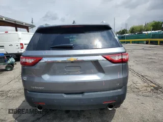 2018 Chevrolet Traverse LT Cloth z VIN 1GNERGKW9JJ170589, wystawiony jako Copart lot #55987725 z przebiegiem 125 818 mil mil oraz Szkoda całkowita • Salvage title. Historia ofert i sprzedaży dostępna na DreamBid. Obrazek 6.