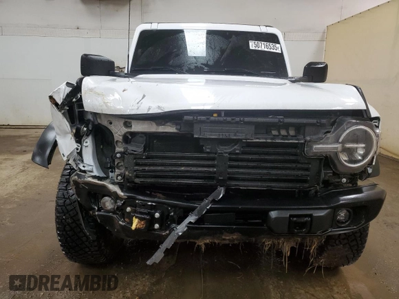 2024 Ford Bronco z VIN 1FMEE1BP7RLA56385, wystawiony jako Copart lot #50716535 z przebiegiem 6 120 mil mil oraz Czysty tytuł • Clean title. Historia ofert i sprzedaży dostępna na DreamBid. Obrazek 5.