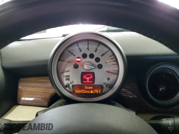 2010 MINI Hardtop S с VIN WMWMF7C55ATX44934, выставлен на аукционе Copart как лот 54049965 с пробегом 66 452 миль миль и Списание • Salvage title. История ставок и продаж доступна на DreamBid. Изображение 9.