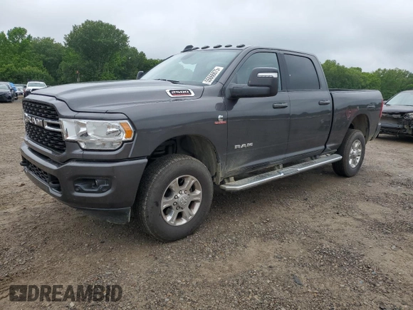 2024 Ram 2500 Big Horn z VIN 3C6UR5DL3RG410929, wystawiony jako Copart lot #55666875 z przebiegiem 8 795 mil mil oraz Szkoda całkowita • Salvage title. Historia ofert i sprzedaży dostępna na DreamBid. Obrazek 1.