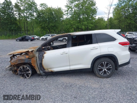 2019 Toyota Highlander LE с VIN 5TDBZRFH8KS955063, выставлен на аукционе IAAI как лот 42647865 с пробегом 63 275 миль миль и . История ставок и продаж доступна на DreamBid. Изображение 13.