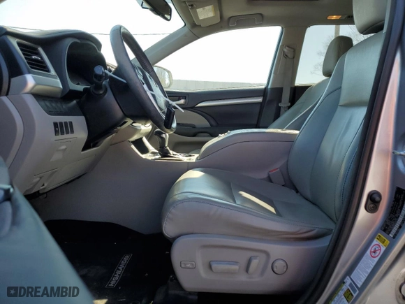 2016 Toyota Highlander XLE with VIN 5TDKKRFH4GS501145, listed as a Copart auction lot 47028035 with 0 mi miles and Salvage Title. Bid and sale history available at carsss.com. Image 7.
