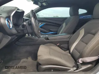 2017 Chevrolet Camaro 1LT z VIN 1G1FB1RX9H0160179, wystawiony jako Copart lot #56004185 z przebiegiem Nie podano mil oraz Czysty tytuł • Clean title. Historia ofert i sprzedaży dostępna na DreamBid. Obrazek 7.