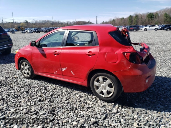 2010 Toyota Matrix z VIN 2T1KU4EEXAC247753, wystawiony jako Copart lot #52635255 z przebiegiem 105 347 mil mil oraz Czysty tytuł • Clean title. Historia ofert i sprzedaży dostępna na DreamBid. Obrazek 2.
