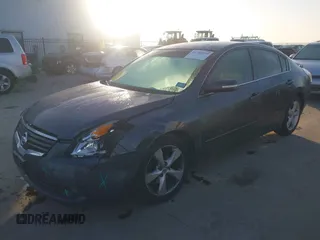 2008 Nissan Altima 3.5 SE with VIN 1N4BL21E18C236081, listed as a IAAI auction lot 41792229 with 136,208 mi miles. Bid and sale history available at carsss.com. Image 17.