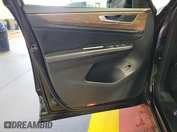 2024 Volkswagen Atlas SE with VIN 1V2HR2CA0RC555310, listed as a IAAI auction lot 42726962 with 18,978 mi miles and . Bid and sale history available at DreamBid. Image 25.