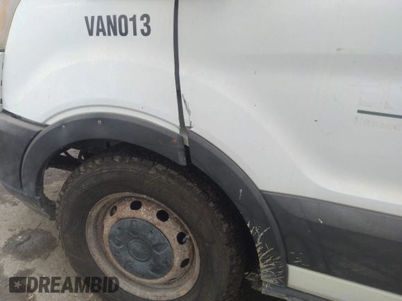 2015 Ford Transit Passenger XL z VIN 1FBAX2CG3FKA97085, wystawiony jako IAAI lot #42210744 z przebiegiem 81 911 mil mil oraz . Historia ofert i sprzedaży dostępna na DreamBid. Obrazek 6.