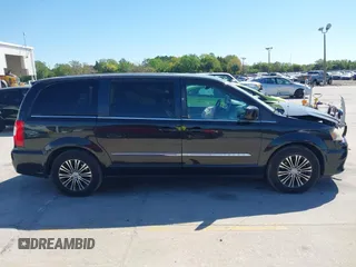 2014 Chrysler Town & Country S with VIN 2C4RC1HG1ER304229, listed as a IAAI auction lot 41807902 with 139,266 mi miles. Bid and sale history available at carsss.com. Image 13.