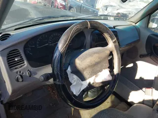 1998 Ford Ranger XL z VIN 1FTYR10C1WPA09251, wystawiony jako IAAI lot #42061336 z przebiegiem 274 498 mil mil oraz . Historia ofert i sprzedaży dostępna na DreamBid. Obrazek 17.