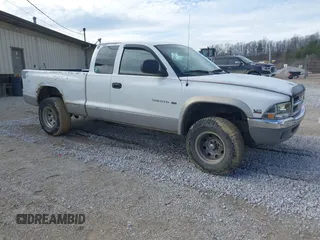 1997 Dodge Dakota with VIN 1B7GG23X0VS136400, listed as a IAAI auction lot 41642514 with 223,696 mi miles. Bid and sale history available at carsss.com. Image 1.