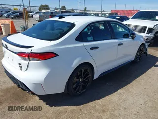 2021 Toyota Corolla SE with VIN 5YFS4MCE4MP075548, listed as a IAAI auction lot 41648015 with 28,840 mi miles. Bid and sale history available at carsss.com. Image 4.