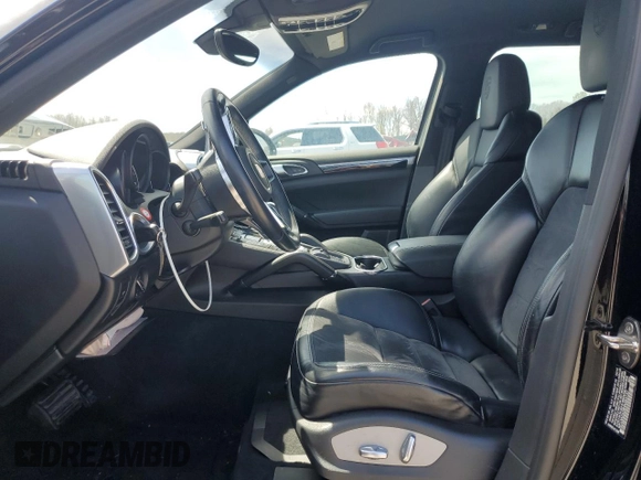 2017 Porsche Cayenne с VIN WP1AA2A28HKA83737, выставлен на аукционе Copart как лот 54212985 с пробегом 87 416 миль миль и Списание • Salvage title. История ставок и продаж доступна на DreamBid. Изображение 7.