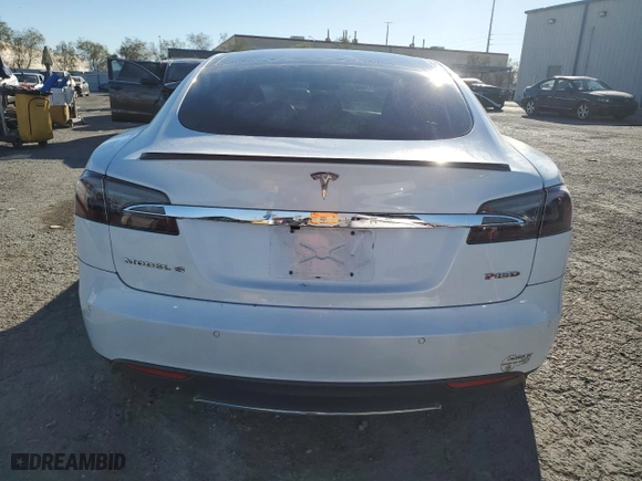2014 Tesla Model S P85D with VIN 5YJSA1H28EFP68397, listed as a Copart auction lot 83464964 with 76,716 mi miles and Salvage Title. Bid and sale history available at carsss.com. Image 6.
