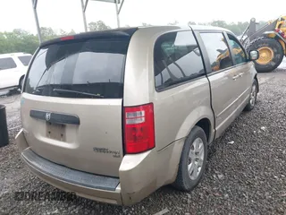 2009 Dodge Grand Caravan SE z VIN 2D8HN44E59R585342, wystawiony jako IAAI lot #42241676 z przebiegiem 329 636 mil mil oraz . Historia ofert i sprzedaży dostępna na DreamBid. Obrazek 4.