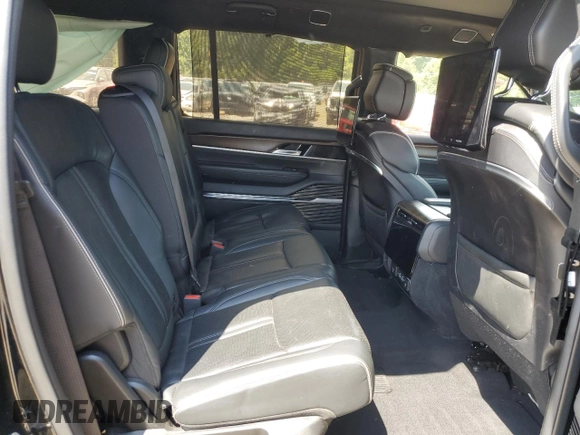 2022 Jeep Grand Wagoneer Series II z VIN 1C4SJVFJ5NS194152, wystawiony jako Copart lot #64996304 z przebiegiem Nie podano mil oraz Szkoda całkowita • Salvage title. Historia ofert i sprzedaży dostępna na DreamBid. Obrazek 11.