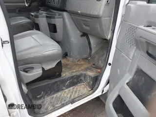 2014 Ford Econoline Cargo Commercial z VIN 1FTNE2EW9EDA50895, wystawiony jako IAAI lot #41498409 z przebiegiem 825 256 mil mil oraz . Historia ofert i sprzedaży dostępna na DreamBid. Obrazek 5.