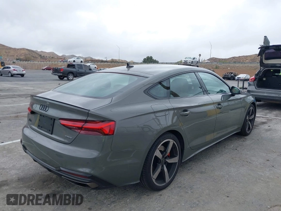 2024 Audi A5 Sportback S line Premium Plus z VIN WAUFACF50RA002265, wystawiony jako IAAI lot #41543527 z przebiegiem 8 326 mil mil oraz . Historia ofert i sprzedaży dostępna na DreamBid. Obrazek 4.