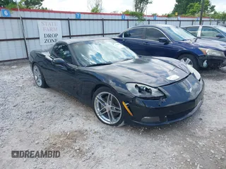 2005 Chevrolet Corvette с VIN 1G1YY24U655100188, выставлен на аукционе IAAI как лот 42604552 с пробегом Не указан миль и . История ставок и продаж доступна на DreamBid. Изображение 1.