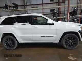 2020 Jeep Grand Cherokee Altitude with VIN 1C4RJFAG2LC209665, listed as a IAAI auction lot 41323712 with 66,194 mi miles. Bid and sale history available at carsss.com. Image 13.