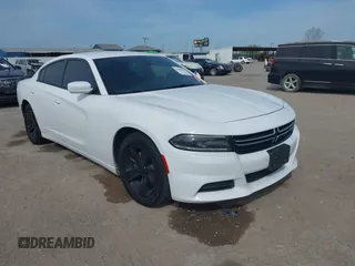 2015 Dodge Charger SE z VIN 2C3CDXBG8FH902702, wystawiony jako IAAI lot #41900569 z przebiegiem 46 469 mil mil oraz . Historia ofert i sprzedaży dostępna na DreamBid. Obrazek 1.