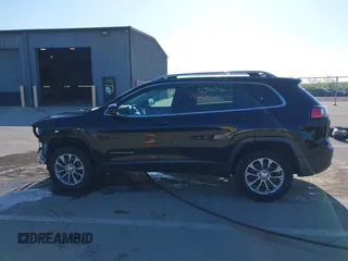 2019 Jeep Cherokee Latitude Plus с VIN 1C4PJMLB2KD314292, выставлен на аукционе IAAI как лот 42215816 с пробегом 131 126 миль миль и . История ставок и продаж доступна на DreamBid. Изображение 15.