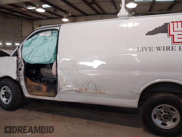 2020 GMC Savana Cargo Van with VIN 1GTW7AFP2L1273696, listed as a IAAI auction lot 41260652 with 73,307 mi miles. Bid and sale history available at carsss.com. Image 15.