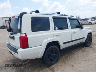 2008 Jeep Commander Limited z VIN 1J8HG58248C211318, wystawiony jako IAAI lot #42501353 z przebiegiem 215 049 mil mil oraz . Historia ofert i sprzedaży dostępna na DreamBid. Obrazek 4.