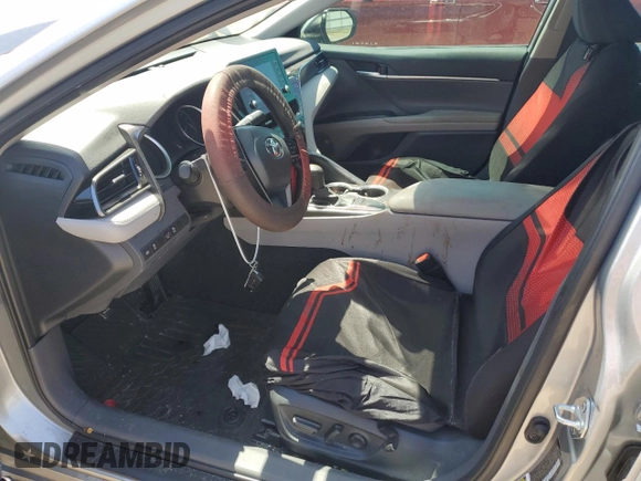 2024 Toyota Camry LE z VIN 4T1C11AK8RU261202, wystawiony jako Copart lot #53353235 z przebiegiem 22 487 mil mil oraz Szkoda całkowita • Salvage title. Historia ofert i sprzedaży dostępna na DreamBid. Obrazek 7.