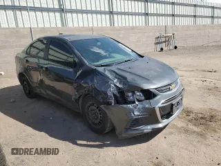 2019 Chevrolet Sonic LS z VIN 1G1JB5SB3K4136220, wystawiony jako Copart lot #50781265 z przebiegiem 45 308 mil mil oraz Nie do naprawy • Non repairable. Historia ofert i sprzedaży dostępna na DreamBid. Obrazek 4.
