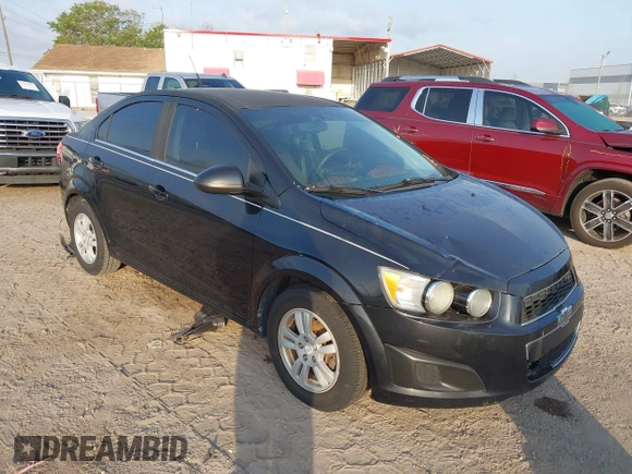 2014 Chevrolet Sonic LT z VIN 1G1JC5SB2E4223141, wystawiony jako IAAI lot #41872526 z przebiegiem 154 026 mil mil oraz . Historia ofert i sprzedaży dostępna na DreamBid. Obrazek 1.
