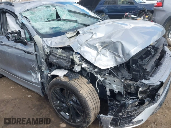 2024 Volkswagen Tiguan SE R-Line Black с VIN 3VVCB7AX2RM209005, выставлен на аукционе IAAI как лот 41694881 с пробегом 1 421 миль миль и . История ставок и продаж доступна на DreamBid. Изображение 6.