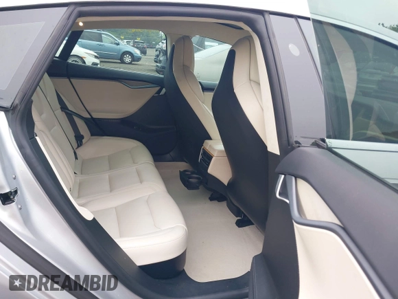 2018 Tesla Model S 75D с VIN 5YJSA1E26JF264767, выставлен на аукционе IAAI как лот 42434614 с пробегом 38 054 миль миль и . История ставок и продаж доступна на DreamBid. Изображение 8.