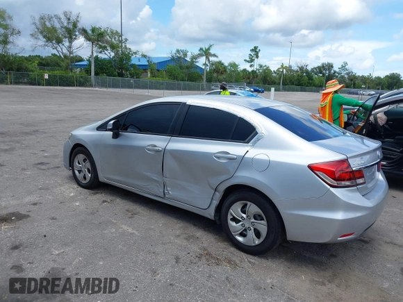 2013 Honda Civic LX z VIN 2HGFB2F5XDH549386, wystawiony jako IAAI lot #39920177 z przebiegiem 126 428 mil mil oraz . Historia ofert i sprzedaży dostępna na DreamBid. Obrazek 3.