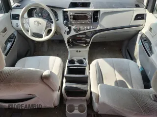 2013 Toyota Sienna LE AAS z VIN 5TDKK3DC6DS362510, wystawiony jako Copart lot #65827725 z przebiegiem 175 045 mil mil oraz Czysty tytuł • Clean title. Historia ofert i sprzedaży dostępna na DreamBid. Obrazek 8.