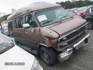 1995 Chevrolet Chevy Van z VIN 1GBEG25K8SF245639, wystawiony jako IAAI lot #41917862 z przebiegiem 89 015 mil mil oraz . Historia ofert i sprzedaży dostępna na DreamBid. Obrazek 1.