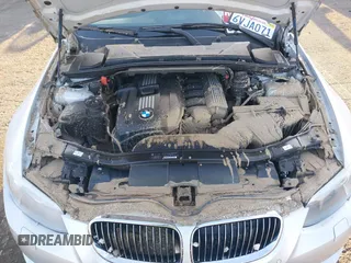 2012 BMW 3 Series 328i z VIN WBADW3C58CE823093, wystawiony jako IAAI lot #41830052 z przebiegiem 87 306 mil mil oraz . Historia ofert i sprzedaży dostępna na DreamBid. Obrazek 6.