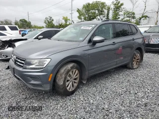 2019 Volkswagen Tiguan S z VIN 3VV1B7AX2KM072600, wystawiony jako Copart lot #59640235 z przebiegiem 200 968 mil mil oraz Czysty tytuł • Clean title. Historia ofert i sprzedaży dostępna na DreamBid. Obrazek 1.