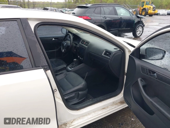 2011 Volkswagen Jetta Sedan SE w/Convenience & Sunroof PZEV with VIN 3VWDZ7AJ4BM385356, listed as a IAAI auction lot 42012728 with 169,045 mi miles. Bid and sale history available at carsss.com. Image 5.