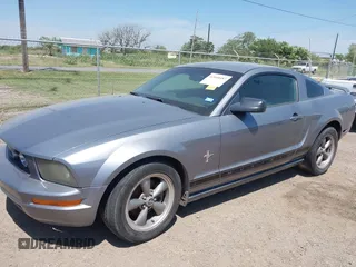 2006 Ford Mustang Standard with VIN 1ZVFT80N065224065, listed as a IAAI auction lot 42058487 with 211,640 mi miles. Bid and sale history available at carsss.com. Image 2.