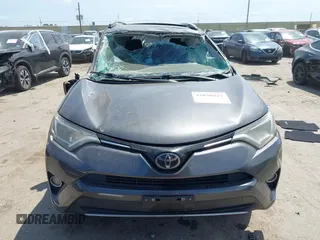 2018 Toyota RAV4 XLE z VIN 2T3WFREV8JW499399, wystawiony jako IAAI lot #42038421 z przebiegiem 77 411 mil mil oraz . Historia ofert i sprzedaży dostępna na DreamBid. Obrazek 11.