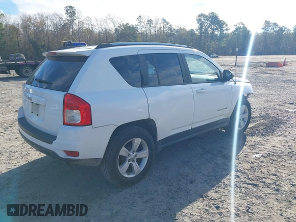 2011 Jeep Compass Latitude with VIN 1J4NT1FB7BD172639, listed as a IAAI auction lot 41321249 with 237,346 mi miles. Bid and sale history available at carsss.com. Image 4.