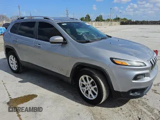 2016 Jeep Cherokee Latitude with VIN 1C4PJMCS0GW241483, listed as a Copart auction lot 53945455 with 125,314 mi miles and Clean Title. Bid and sale history available at carsss.com. Image 4.