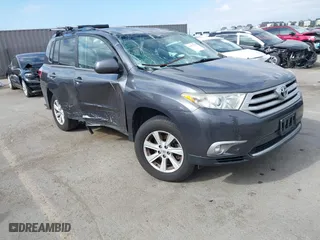2013 Toyota Highlander with VIN 5TDZK3EH8DS142438, listed as a IAAI auction lot 41457469 with 165,347 mi miles. Bid and sale history available at carsss.com. Image 1.