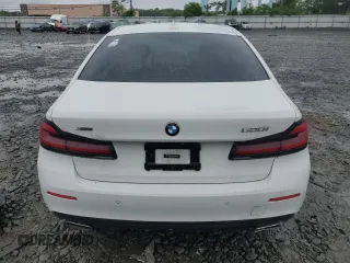 2021 BMW 5 Series 530i xDrive z VIN WBA13BJ03MCG98761, wystawiony jako Copart lot #56557135 z przebiegiem Nie podano mil oraz Szkoda całkowita • Salvage title. Historia ofert i sprzedaży dostępna na DreamBid. Obrazek 6.